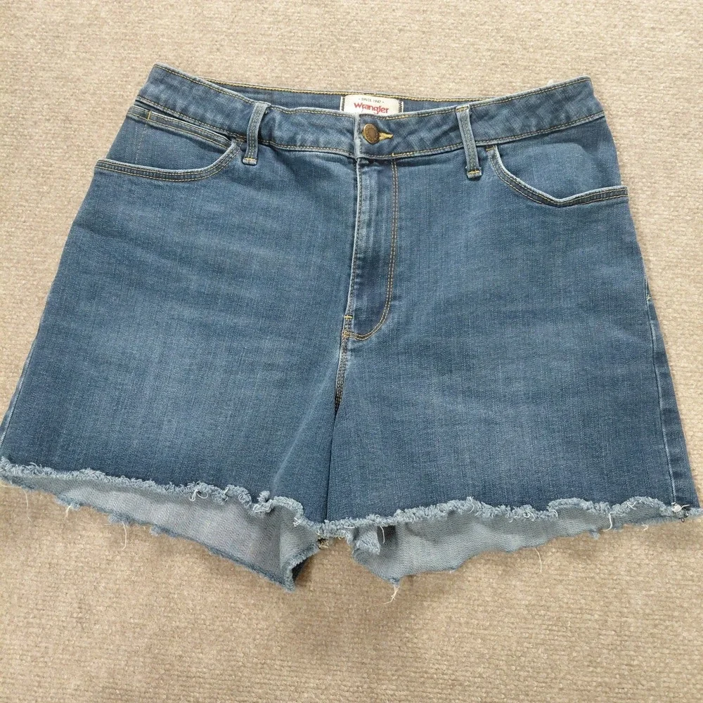 Wrangler Frayed Raw Hem Jean Shorts Size 34 Fits 30